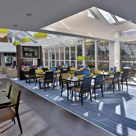Holiday Inn Express Windsor By Ihg Εξωτερικό φωτογραφία