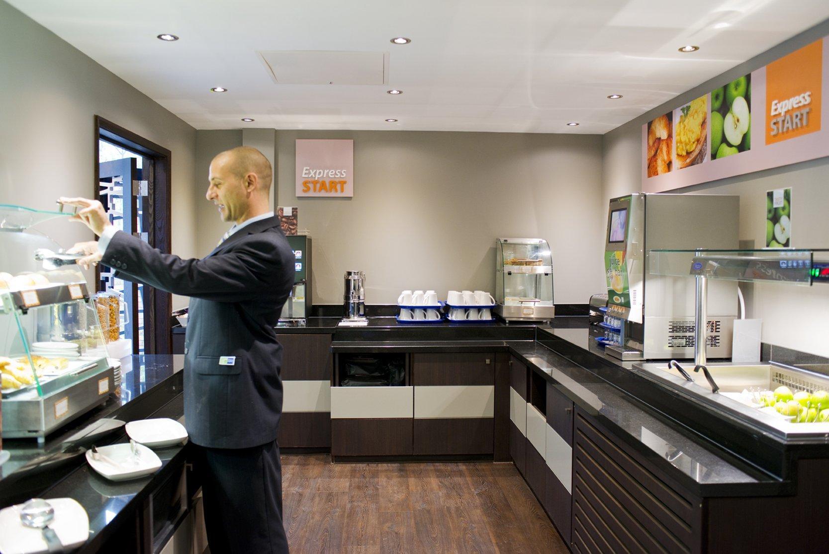 Holiday Inn Express Windsor By Ihg Εξωτερικό φωτογραφία