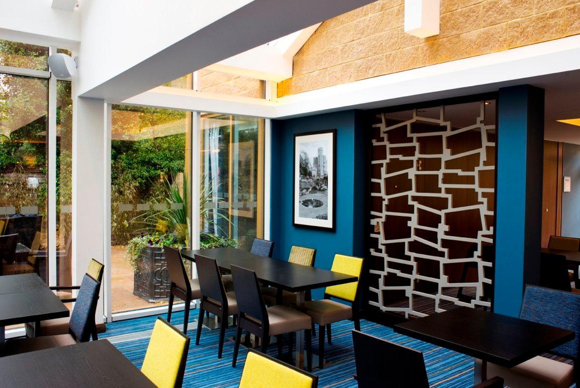Holiday Inn Express Windsor By Ihg Εξωτερικό φωτογραφία