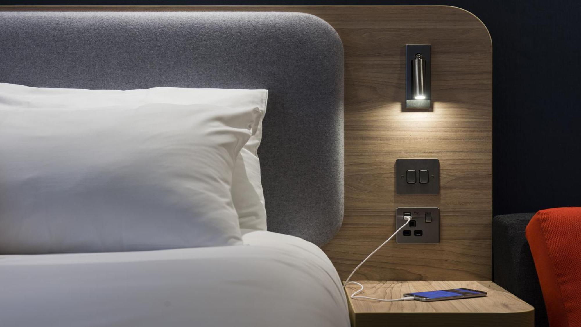 Holiday Inn Express Windsor By Ihg Εξωτερικό φωτογραφία