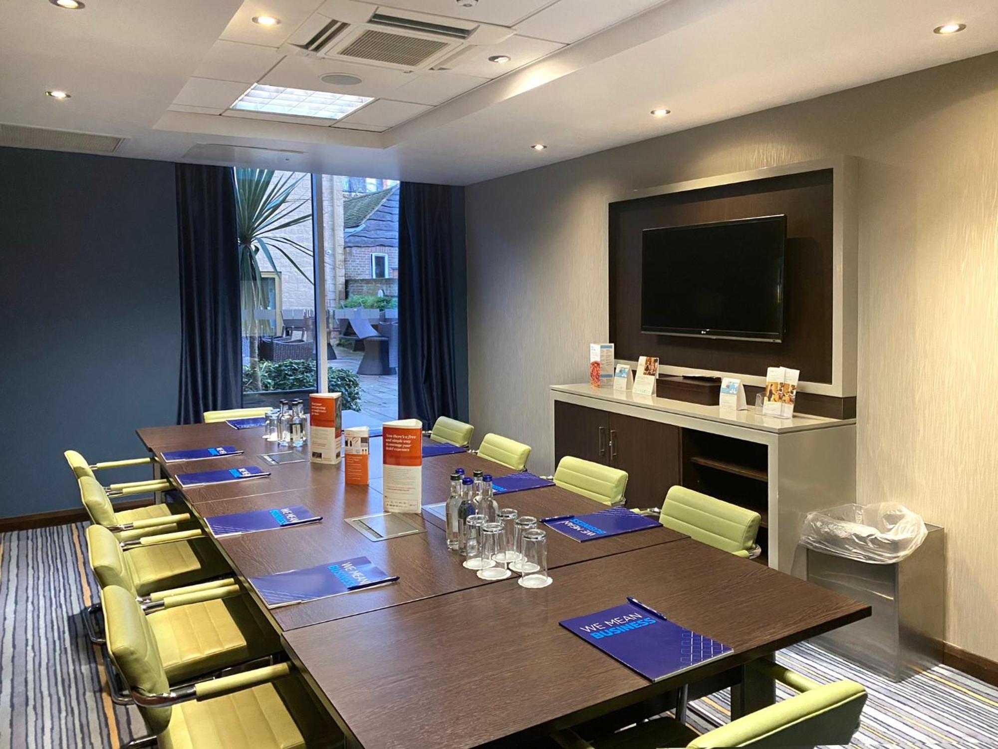 Holiday Inn Express Windsor By Ihg Εξωτερικό φωτογραφία
