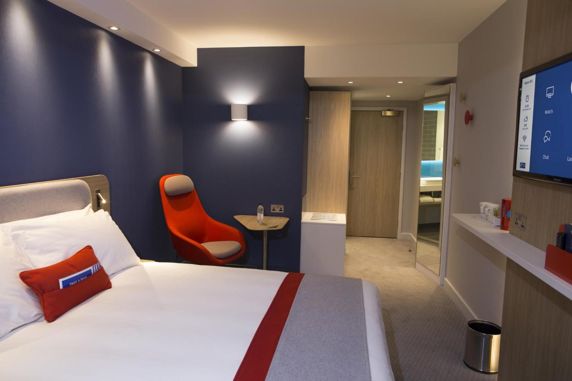 Holiday Inn Express Windsor By Ihg Δωμάτιο φωτογραφία