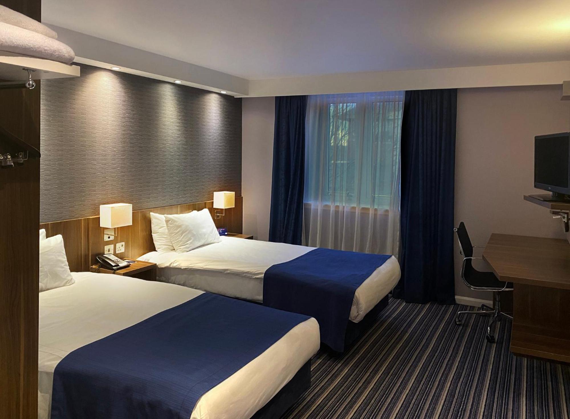 Holiday Inn Express Windsor By Ihg Εξωτερικό φωτογραφία