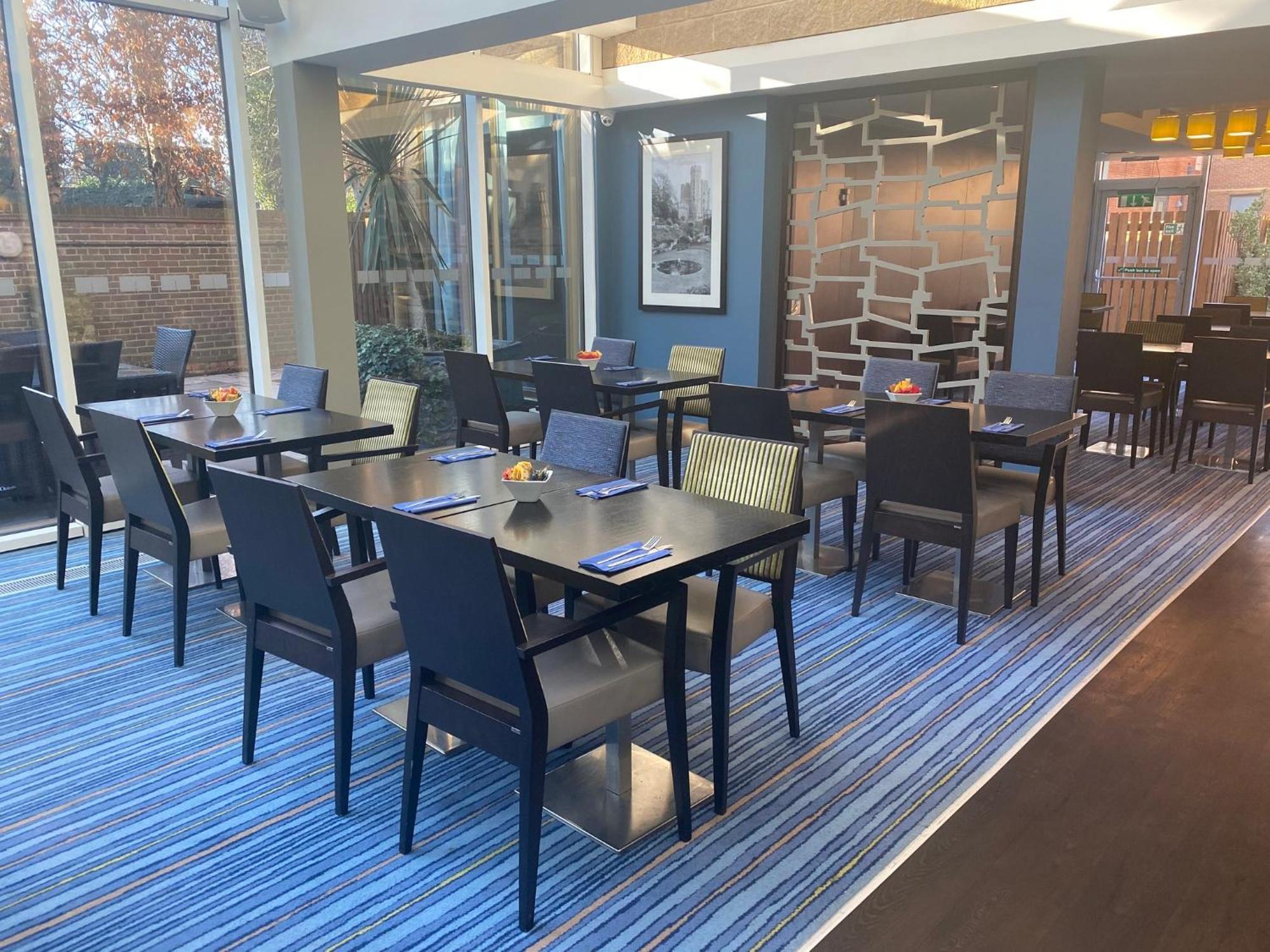 Holiday Inn Express Windsor By Ihg Εξωτερικό φωτογραφία
