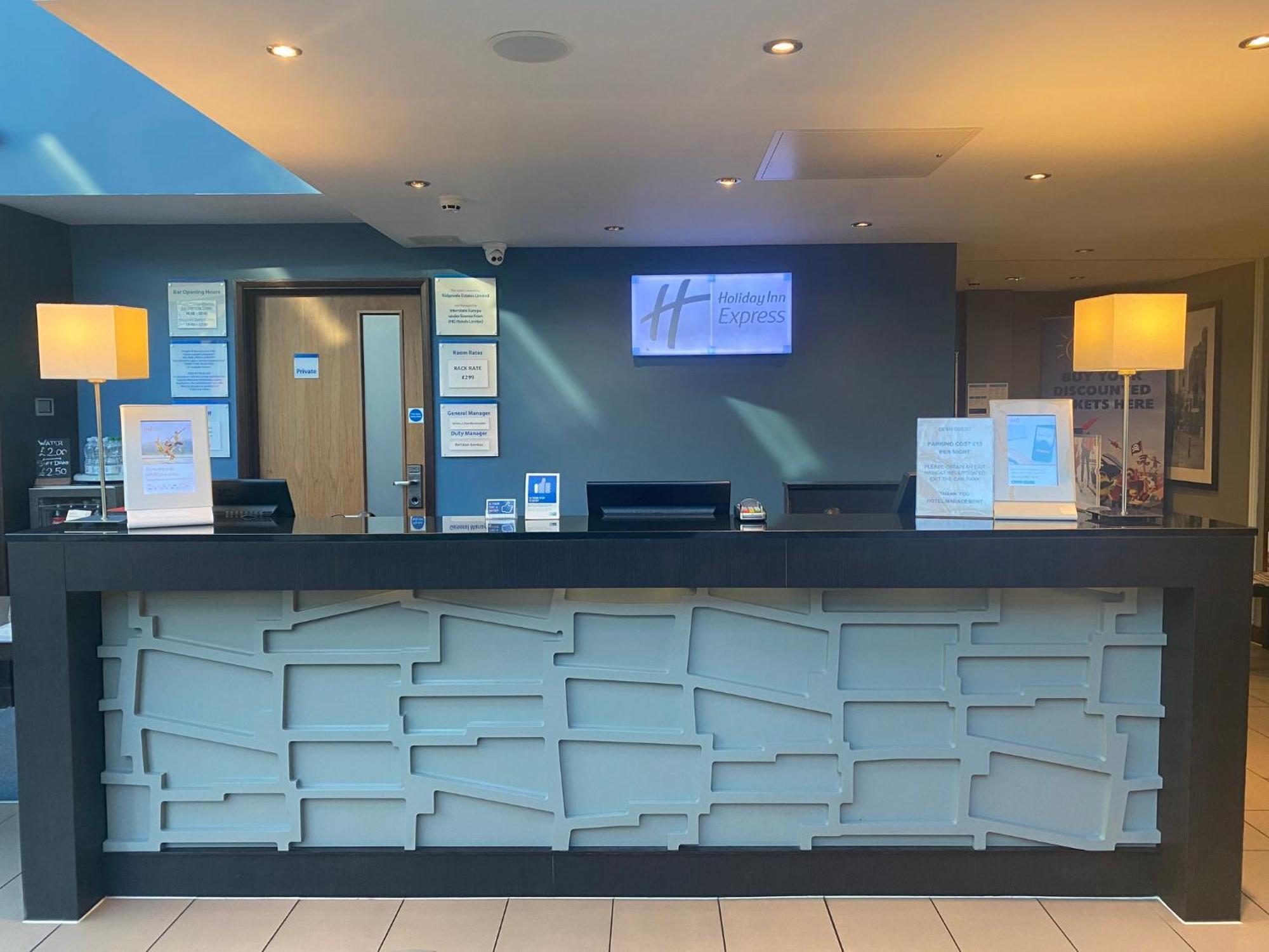Holiday Inn Express Windsor By Ihg Εξωτερικό φωτογραφία