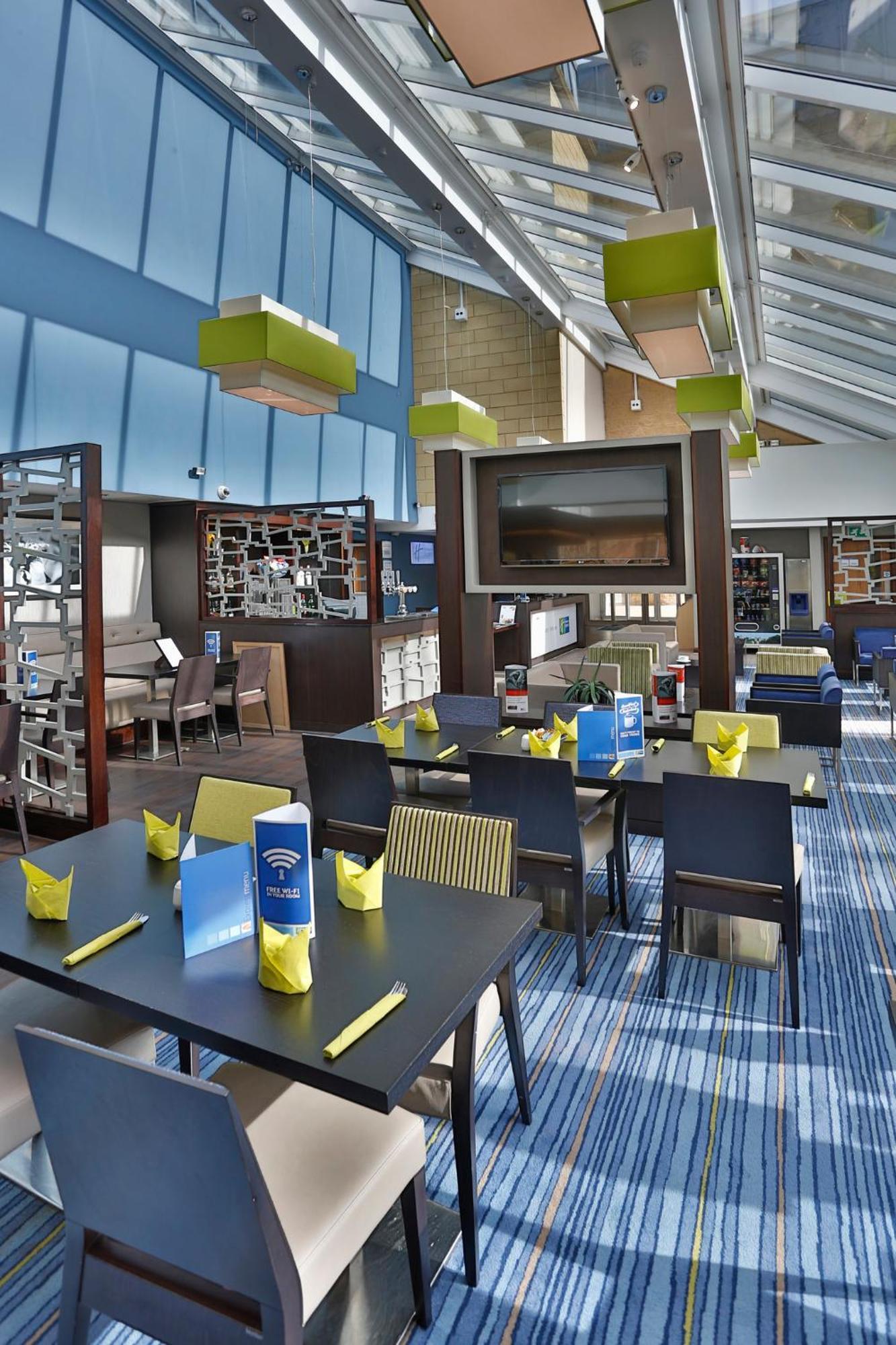 Holiday Inn Express Windsor By Ihg Εξωτερικό φωτογραφία