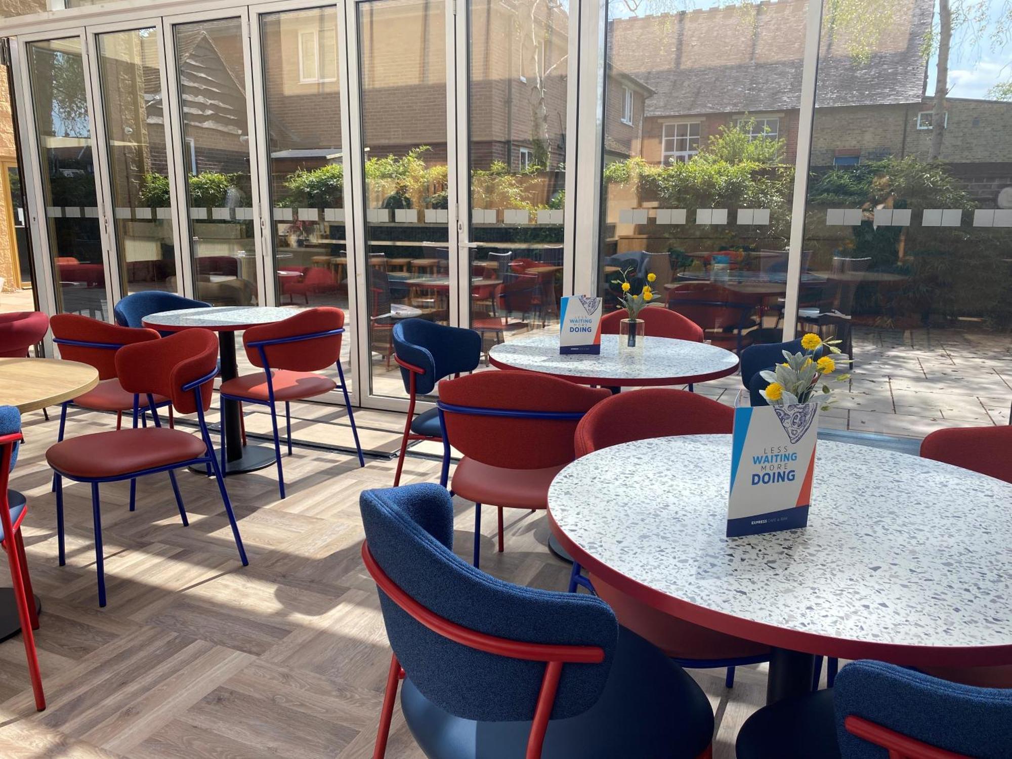 Holiday Inn Express Windsor By Ihg Εξωτερικό φωτογραφία