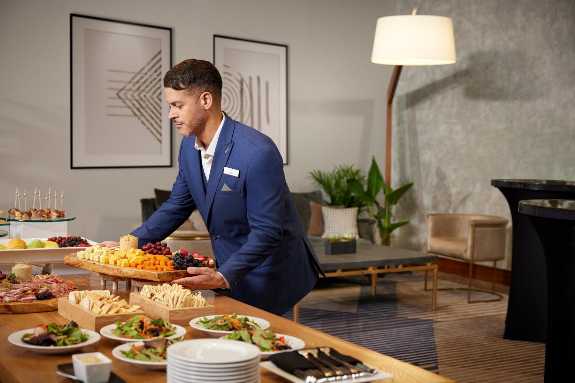 Holiday Inn Express Windsor By Ihg Εξωτερικό φωτογραφία
