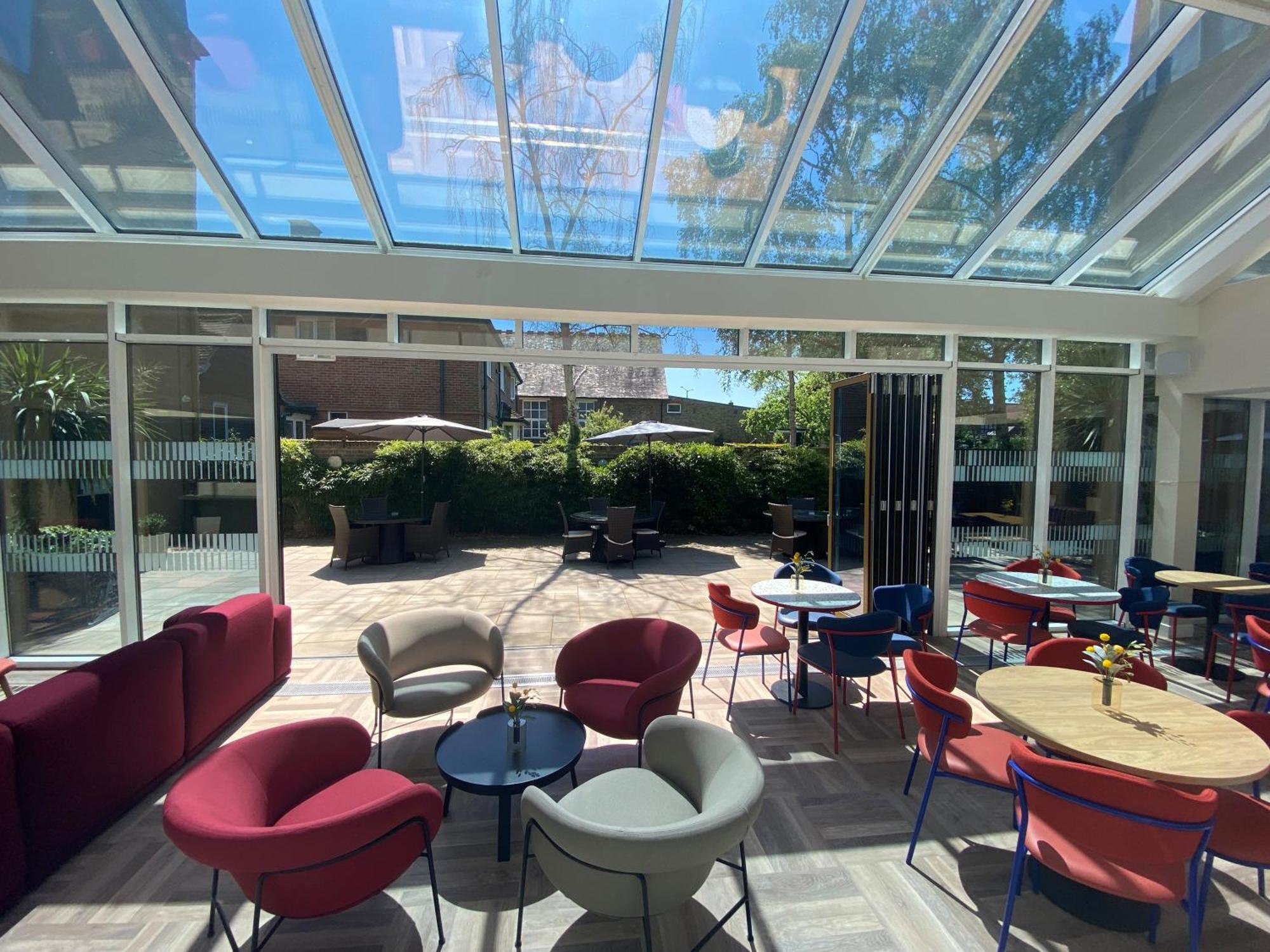 Holiday Inn Express Windsor By Ihg Εξωτερικό φωτογραφία