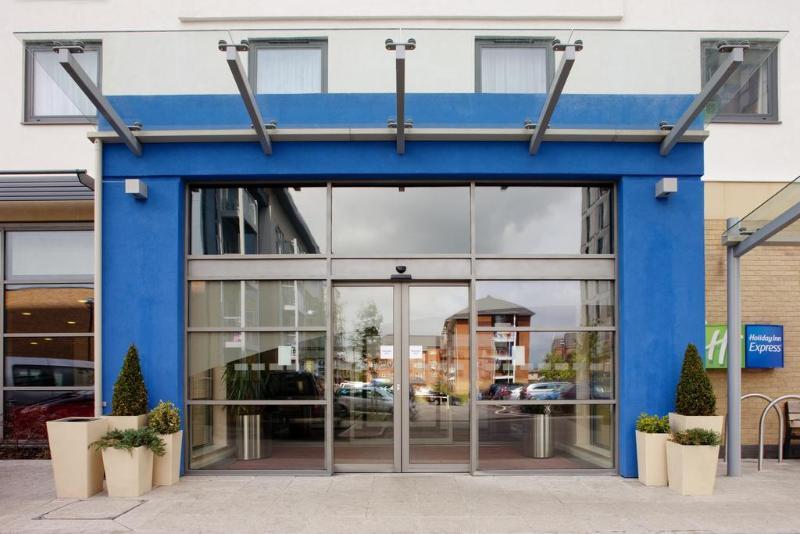 Holiday Inn Express Windsor By Ihg Εξωτερικό φωτογραφία