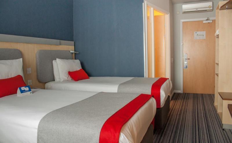 Holiday Inn Express Windsor By Ihg Εξωτερικό φωτογραφία
