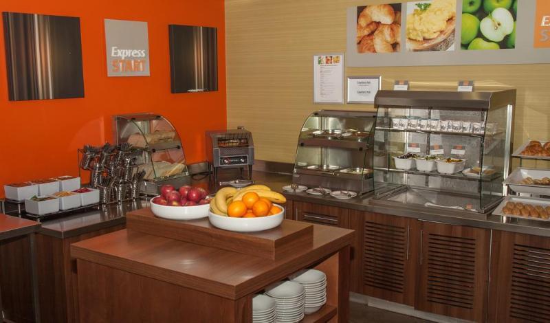 Holiday Inn Express Windsor By Ihg Εξωτερικό φωτογραφία