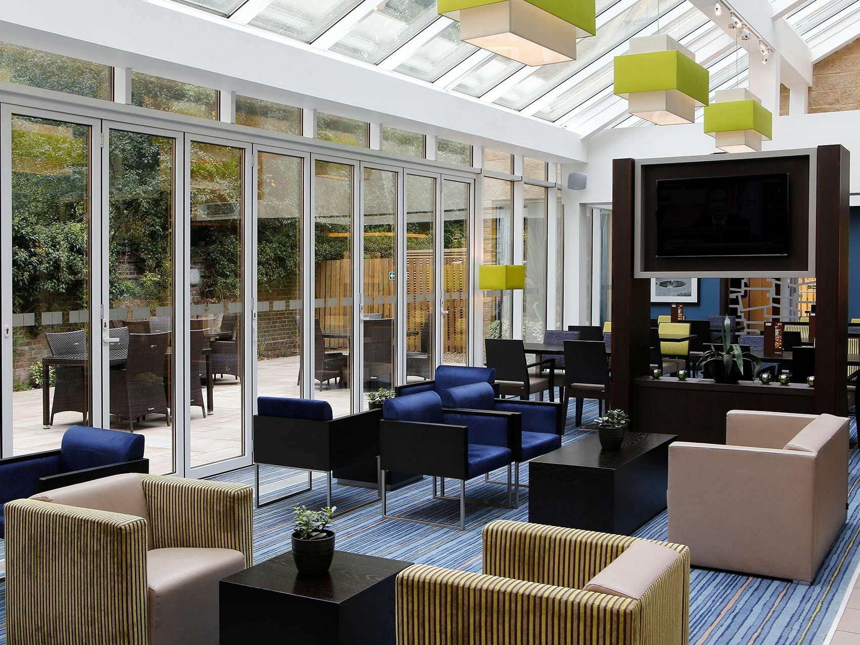Holiday Inn Express Windsor By Ihg Εξωτερικό φωτογραφία