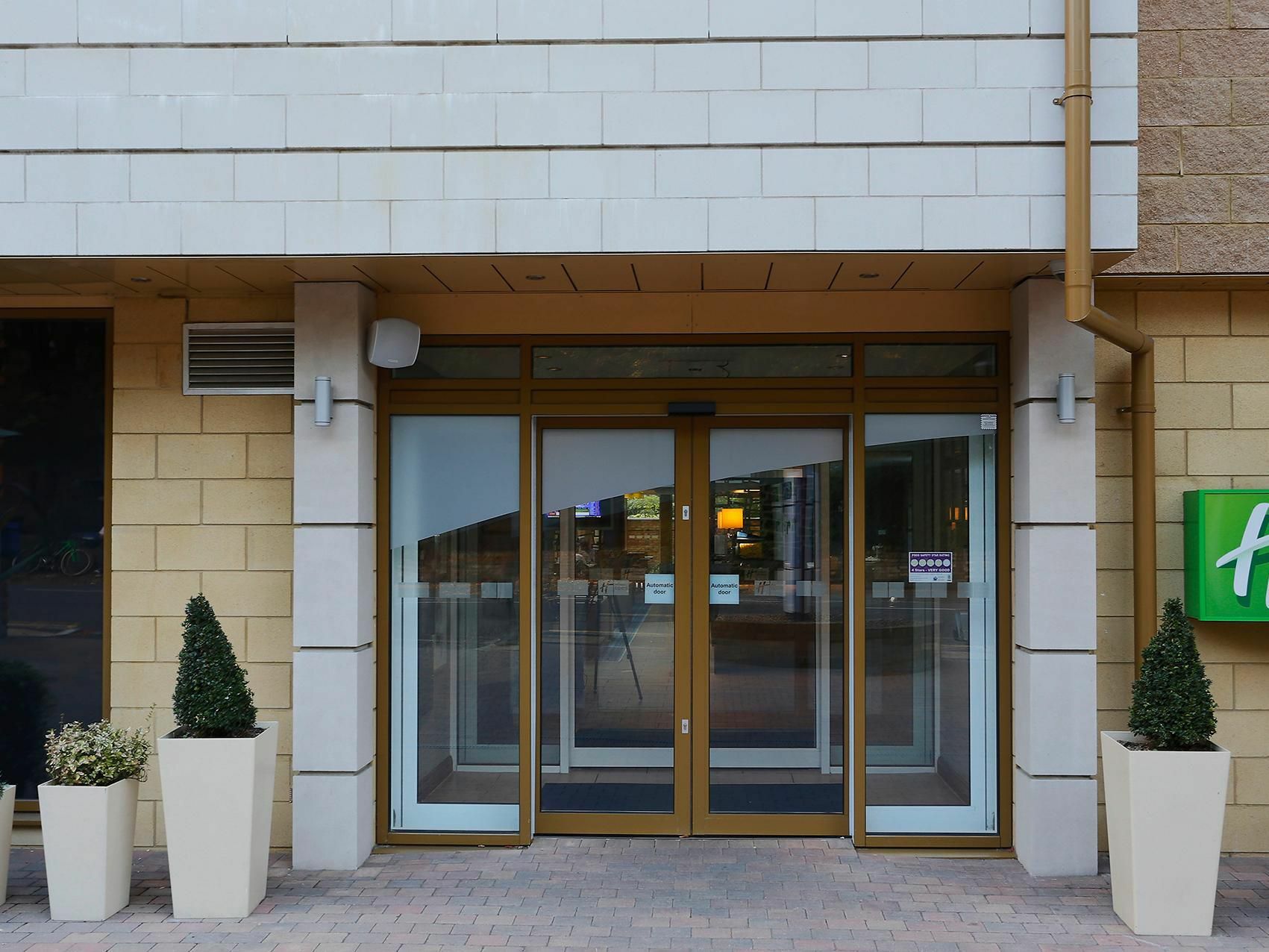 Holiday Inn Express Windsor By Ihg Εξωτερικό φωτογραφία