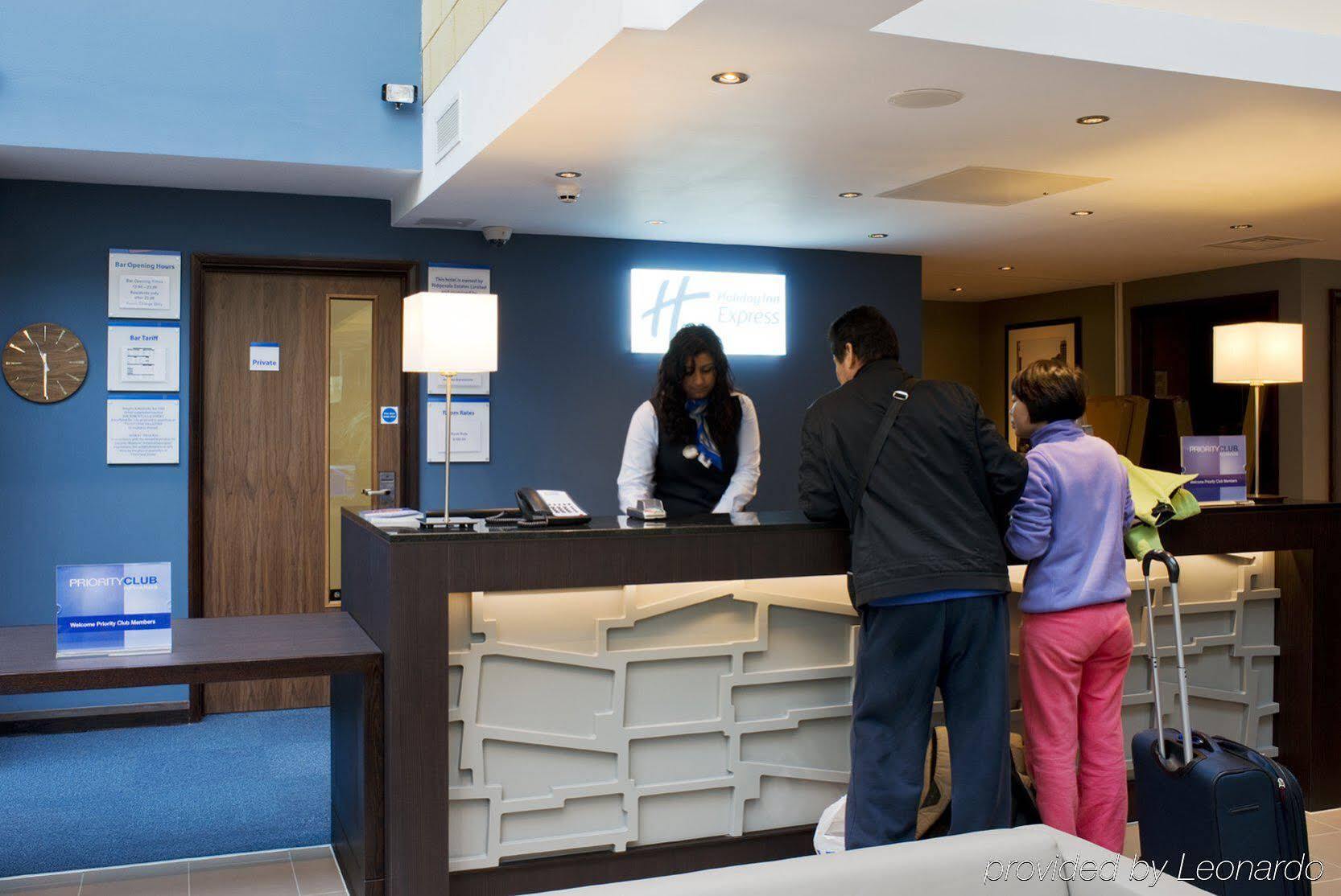 Holiday Inn Express Windsor By Ihg Εξωτερικό φωτογραφία