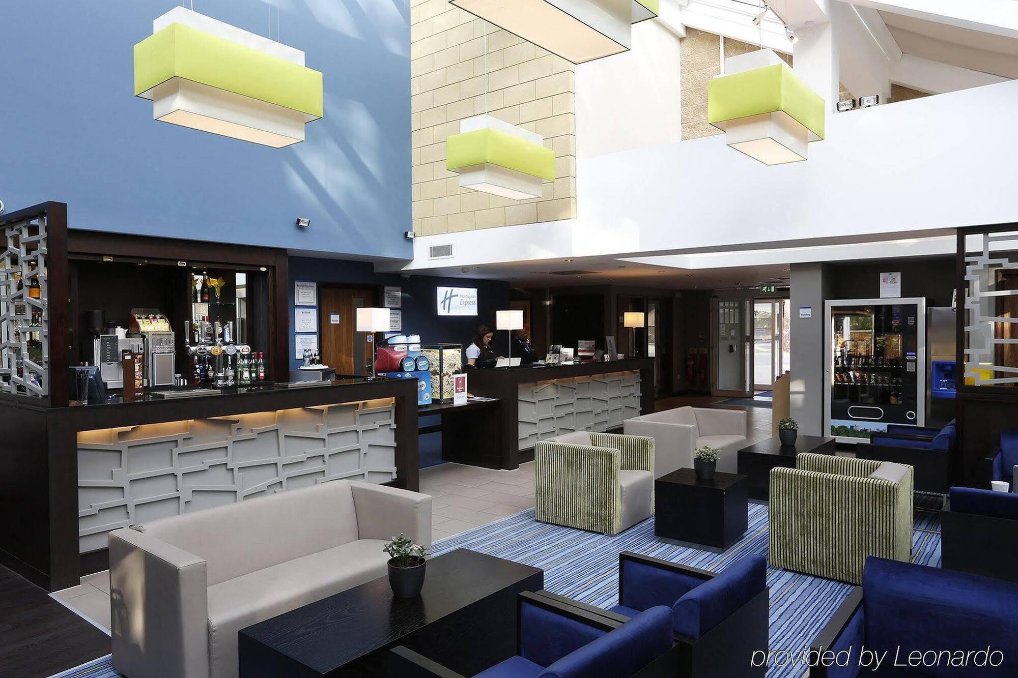 Holiday Inn Express Windsor By Ihg Εξωτερικό φωτογραφία