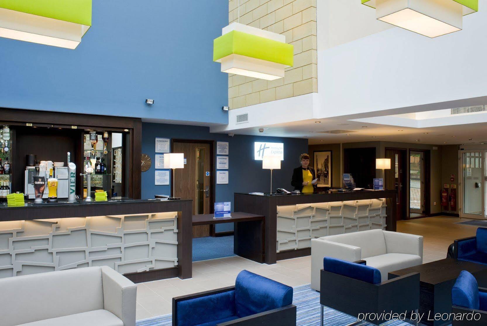 Holiday Inn Express Windsor By Ihg Εξωτερικό φωτογραφία